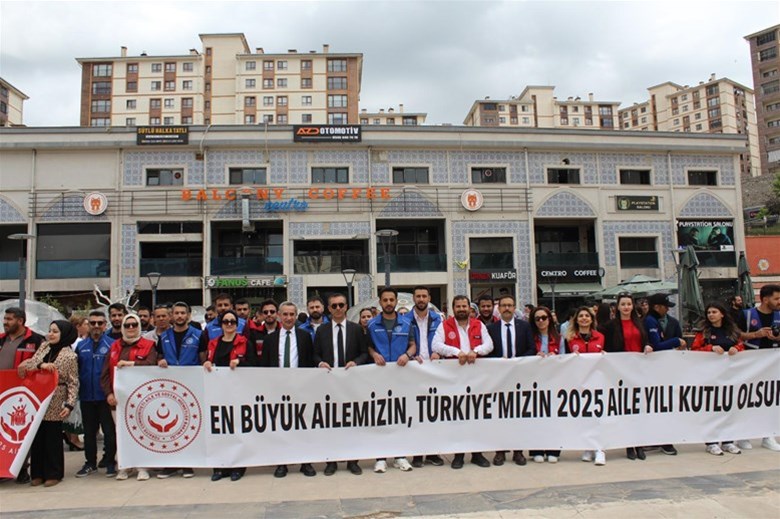 İL MÜDÜRÜMÜZ FEDAİ DİN, PERSONELLERİMİZ VE GÖNÜLLÜ GENÇLERİMİZ İLE BİRLİKTE 'AİLE GÜNÜ KORTEJ YÜRÜŞÜ'NE KATILIM SAĞLADIK.