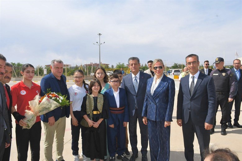 GENÇLİK VE SPOR BAKANIMIZ SAYIN DR. OSMAN AŞKIN BAK'IN KATILIMI İLE 4. ULUSLARARASI CUDİ CUP TENİS TURNUVAMIZIN KAPANIŞ PROGRAMINI GERÇEKLEŞTİRDİK.