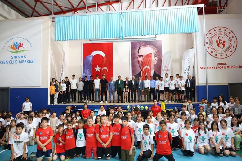 BİNLERCE SPOR MALZEMESİ GENÇLERİMİZİN HİZMETİNDE!