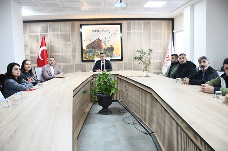 İL MÜDÜRÜMÜZ FEDAİ DİN, İL VE İLÇELERİMİZDE GÖREVLİ ANTRENÖRLERİMİZ İLE TOPLANTI GERÇEKLEŞTİRDİ.