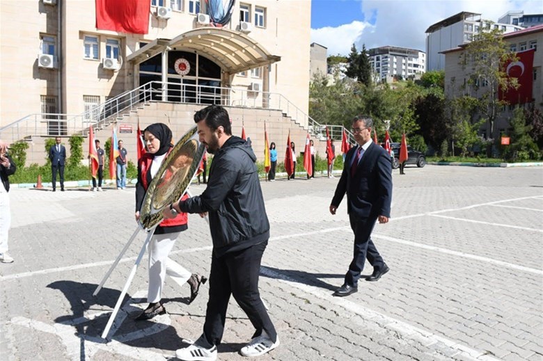 19 MAYIS ATATÜRK'Ü ANMA, GENÇLİK VE SPOR BAYRAMI KAPSAMINDA İL MÜDÜRÜMÜZ FEDAİ DİN, ATATÜRK ANITINA ÇELENK BIRAKTI.