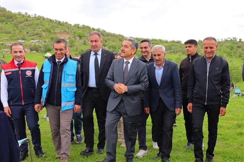 VALİMİZ SAYIN BİROL EKİCİ VE İL MÜDÜRÜMÜZ FEDAİ DİN'İN KATILIMLARI İLE ORMAN BENİM FARKINDALIK ETLİNLİĞİ GERÇEKLEŞTİRDİK.